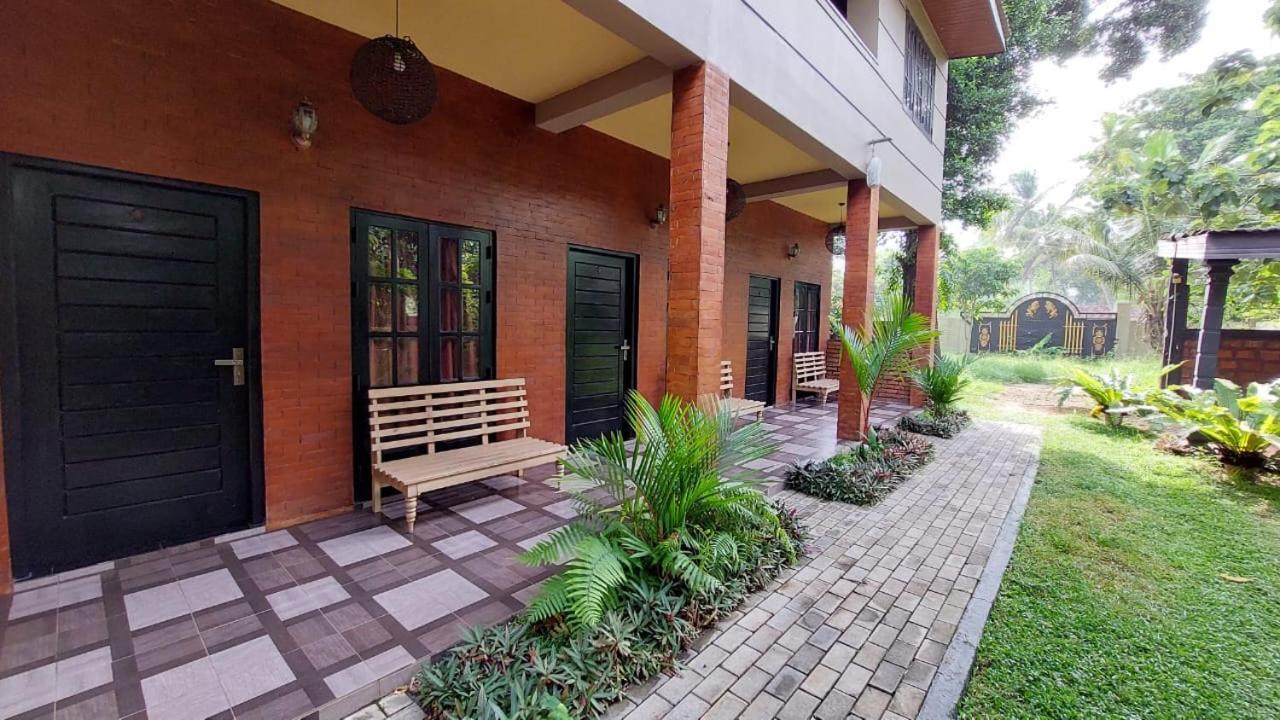 Edwin'S Airport Garden Bed and Breakfast Negombo Buitenkant foto